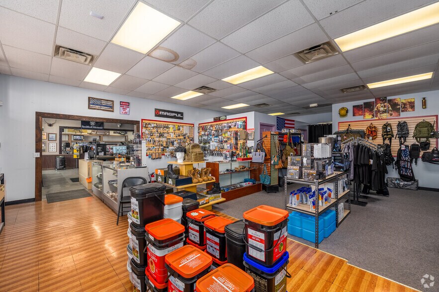 More Photos Of 800 E Aldrich Rd, Bolivar Freestanding For Lease