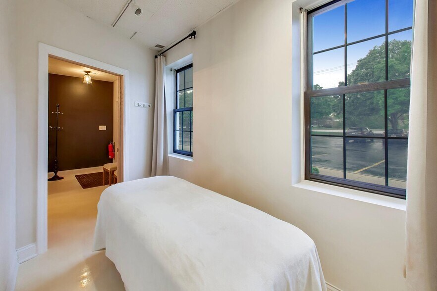 More Photos Of 290 N Rand Rd, Lake Zurich Medical For Lease