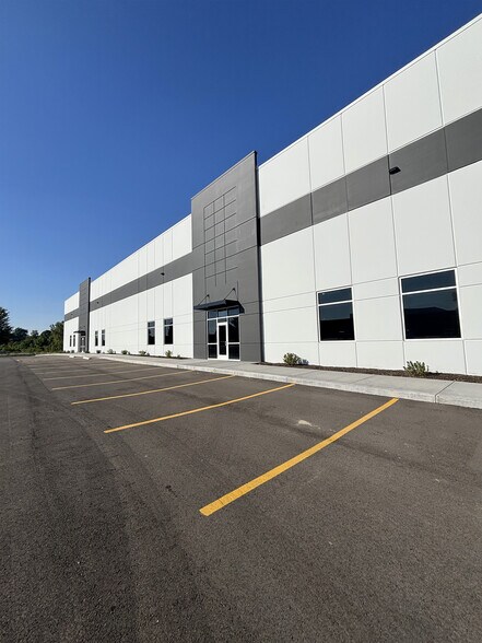 More Photos Of 500-550 Corporate Hills Dr, Saint Charles Warehouse For Lease