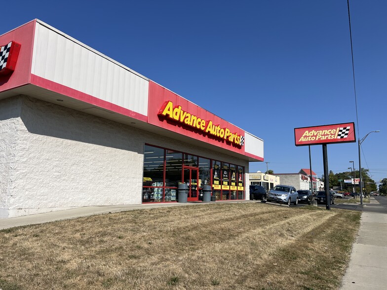 Primary Photo Of 2001 S Madison St, Muncie Freestanding For Sale