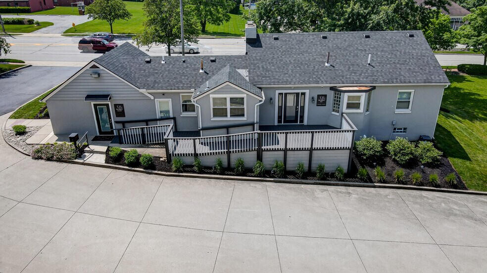 More Photos Of 235 W Franklin St, Centerville Storefront Retail Office For Lease