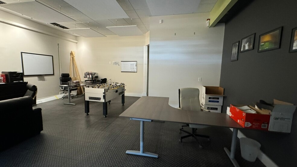 More Photos Of 1247 36th Ave NE, Calgary Warehouse For Sale