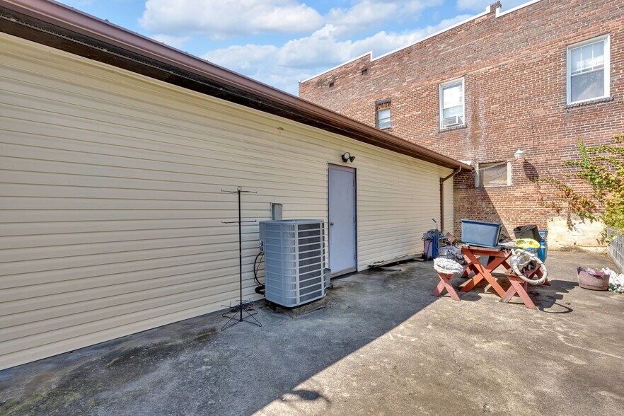 More Photos Of 333 Sullivan St, Kingsport Storefront For Sale