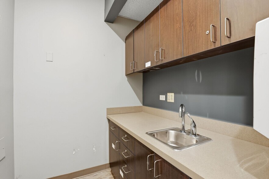 More Photos Of 390 Congress Pky, Crystal Lake Unknown For Lease