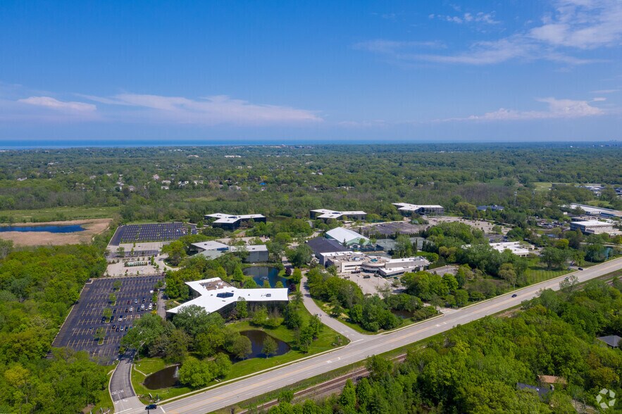 More Photos Of 2333 Waukegan Rd, Bannockburn Unknown For Lease