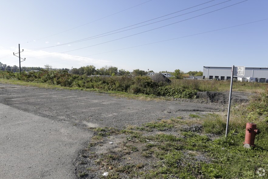 More Photos Of Rd Côte-nord, Boisbriand Warehouse For Sale