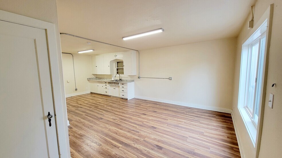 More Photos Of 1109 Edgewater St NW, Salem Storefront For Lease