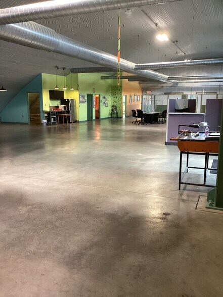 More Photos Of 360 E State Line Rd, Toledo Light Manufacturing For Lease