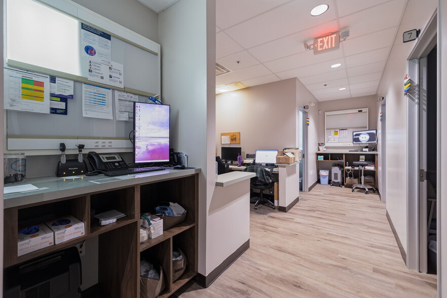 More Photos Of 10007 Huebner Rd, San Antonio Office For Sale