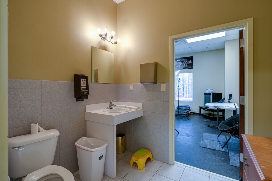 More Photos Of 3737 Stilesboro Rd NW, Kennesaw Flex For Sale