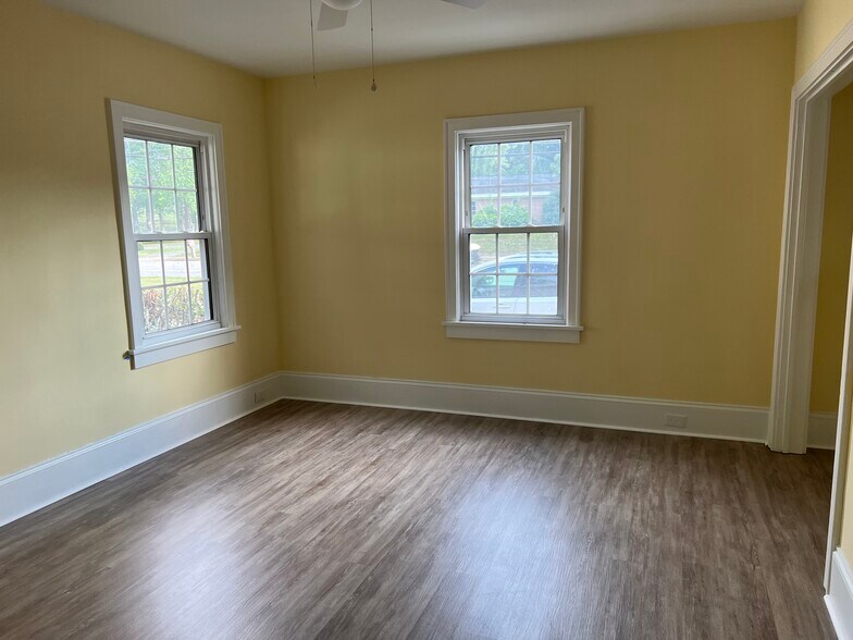More Photos Of 636 Statesville Blvd, Salisbury Office For Sale