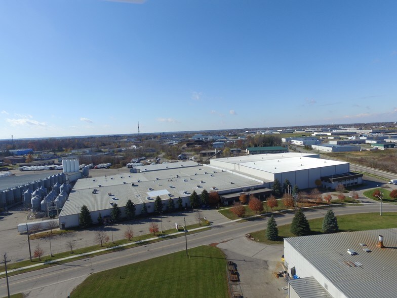 More Photos Of 75 Plant Farm Blvd, Brantford Warehouse For Lease