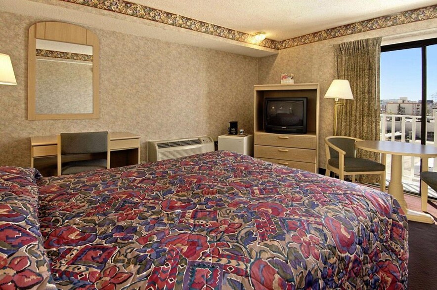 More Photos Of 175-181 S Tennessee Ave, Atlantic City Hotel For Sale