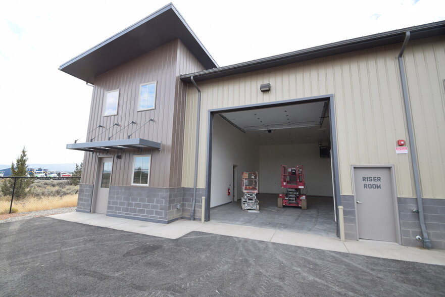 More Photos Of 1051 SW Layton Ct, Prineville Warehouse For Sale