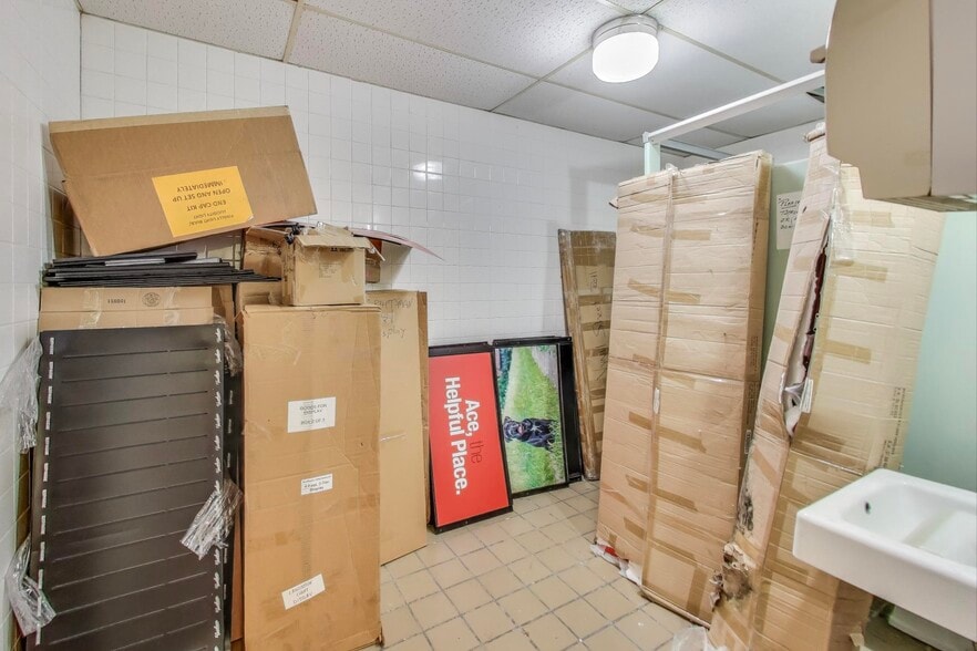 More Photos Of 675 W Golf Rd, Hoffman Estates Storefront For Lease