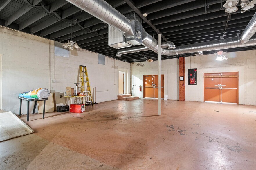 More Photos Of 987 Hollywood Rd NW, Atlanta Industrial For Sale