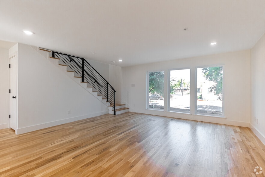 More Photos Of , Dallas Multifamily For Sale