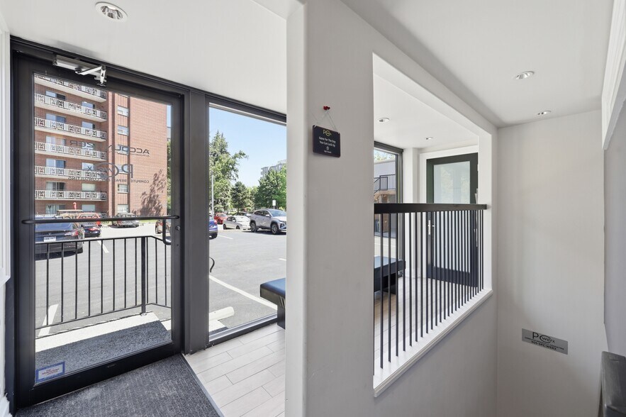 More Photos Of 60 King St W, Hamilton Office For Sale
