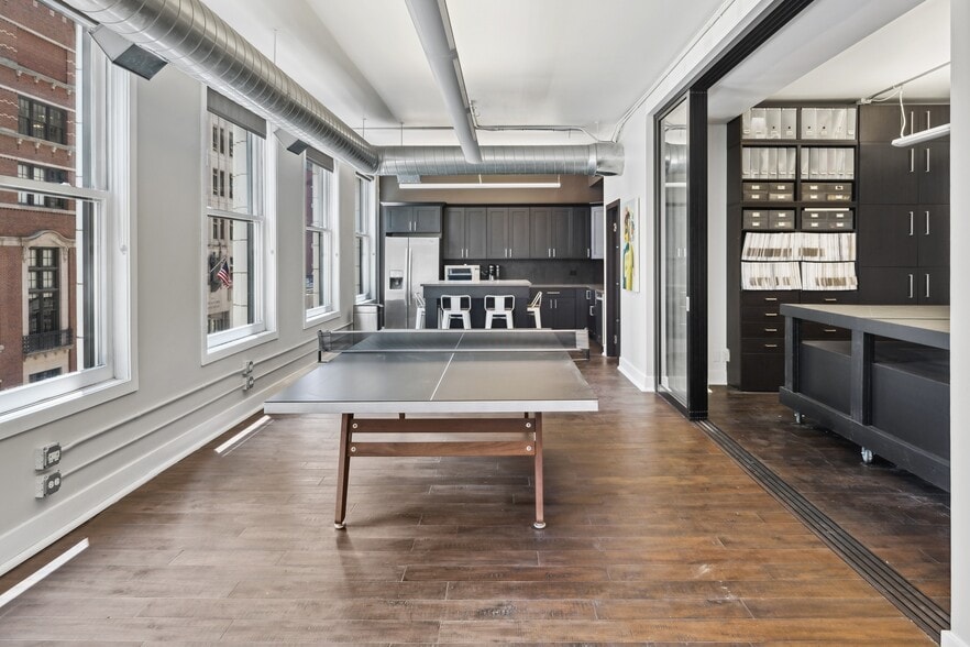 More Photos Of 33 W Jackson Blvd, Chicago Loft Creative Space For Sale