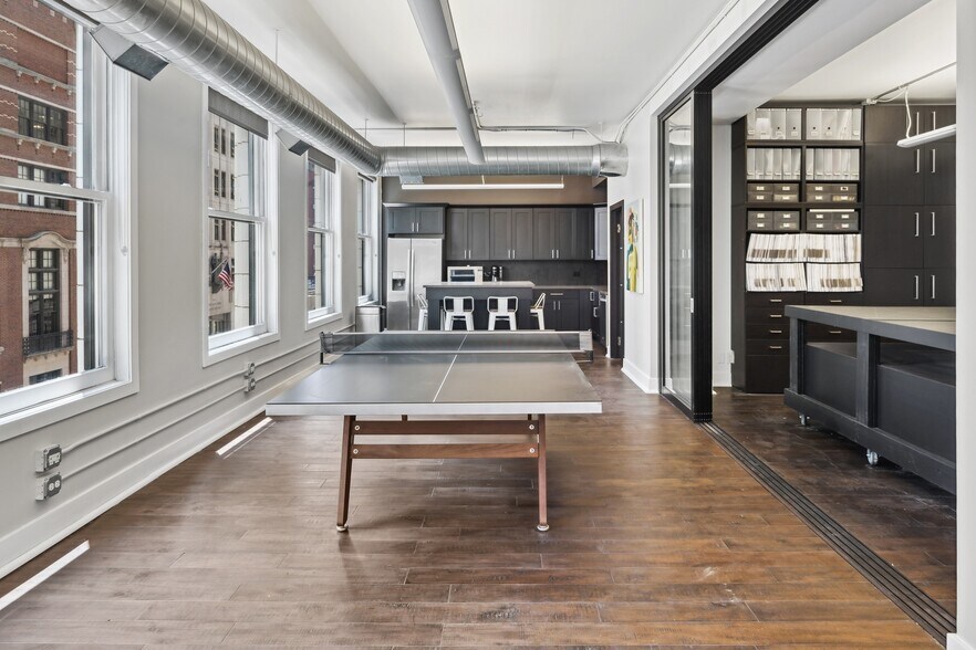 More Photos Of 33 W Jackson Blvd, Chicago Loft Creative Space For Lease