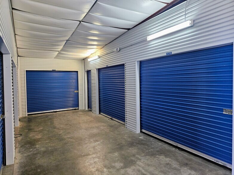 More Photos Of 1060 Dillon Way, Central Point Self Storage For Sale
