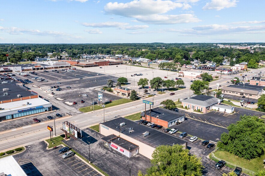 More Photos Of 1518 W Mason St, Green Bay Freestanding For Sale