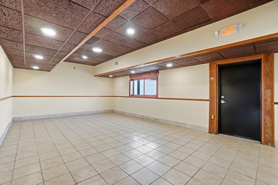 More Photos Of 1610 Germantown Rd, Middletown Restaurant For Sale