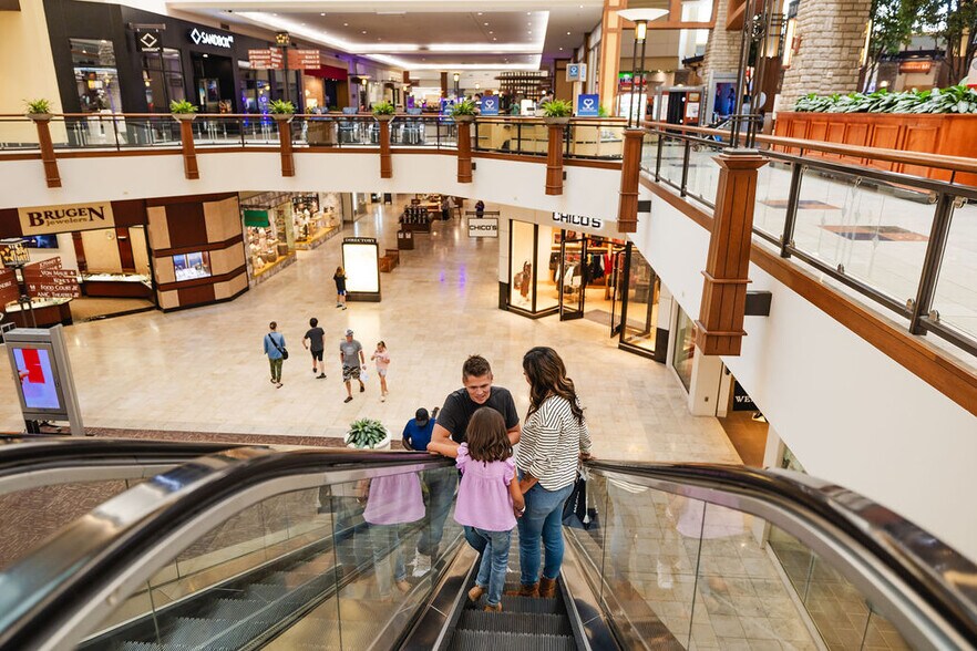 More Photos Of 8251 Flying Cloud Dr, Eden Prairie Unknown For Lease