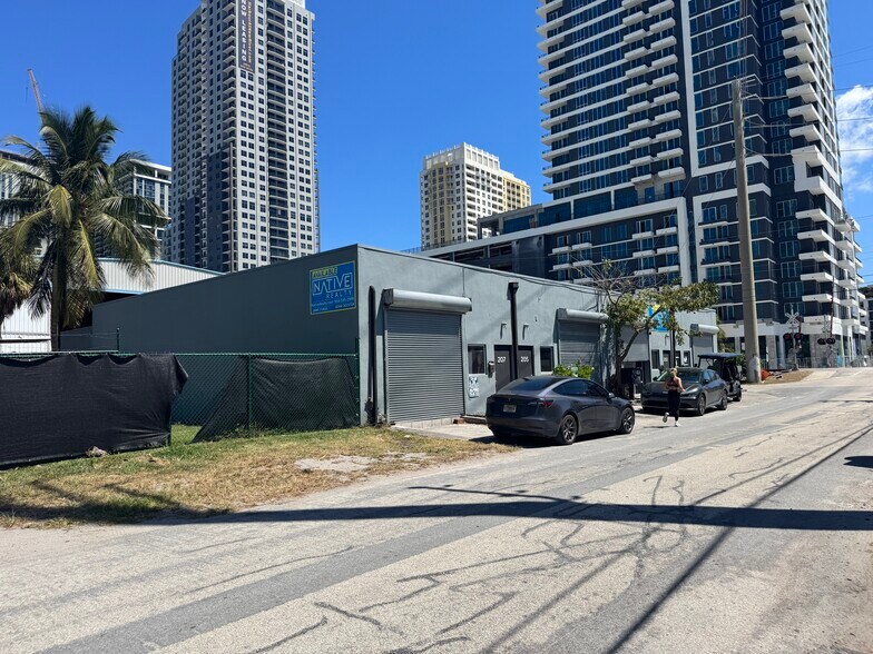 More Photos Of 201-207 SW 5th St, Fort Lauderdale Light Manufacturing For Lease