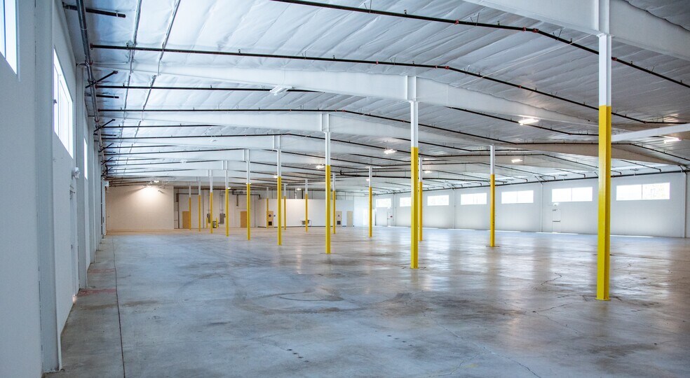 More Photos Of 620 E Dyer Rd, Santa Ana Warehouse For Sale