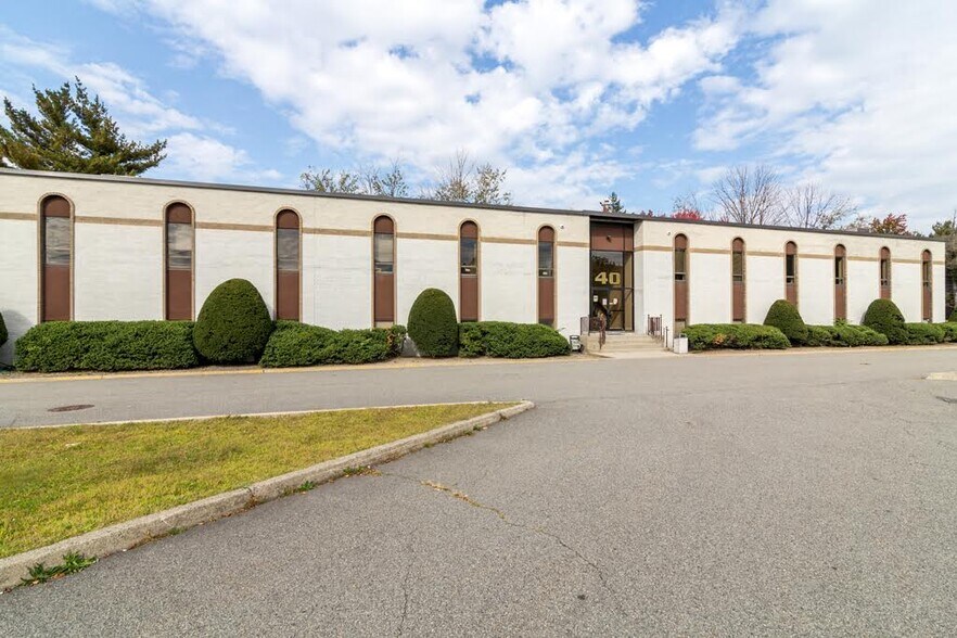 More Photos Of 40 Galesi Dr, Wayne Office For Lease