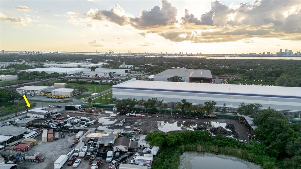More Photos Of 5404 24th Ave S, Tampa Auto Salvage Facility For Sale