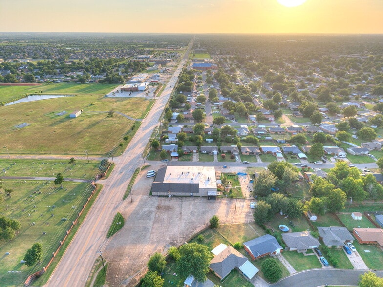 More Photos Of 809 SW 4th St, Moore Religious Facility For Sale