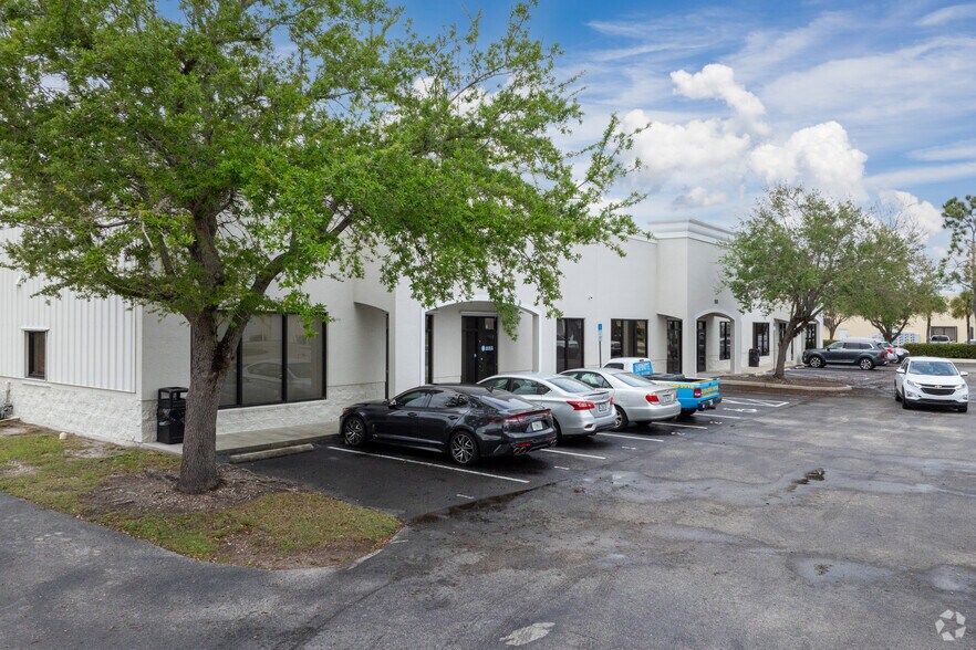 More Photos Of 17050 Alico Commerce Ct, Fort Myers Warehouse For Sale