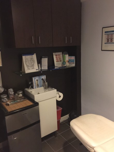 More Photos Of 1608 20th St NW, Washington Storefront Retail Office For Lease