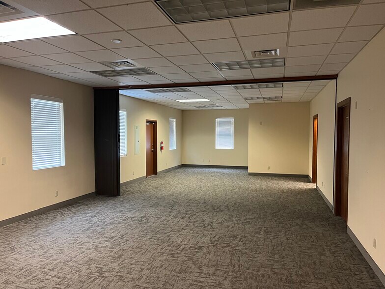 More Photos Of 4206 W 24th Ave, Kennewick Loft Creative Space For Sale