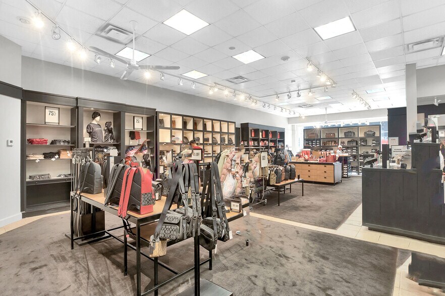 More Photos Of 515-517 Duval St, Key West Storefront Retail Office For Sale