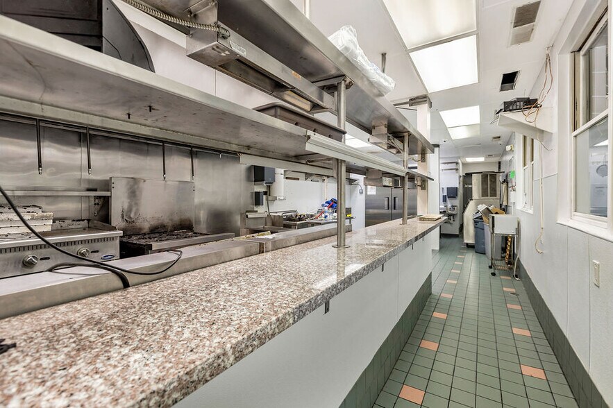 More Photos Of 4034 Hamilton Ave, Cincinnati Storefront Retail Office For Sale