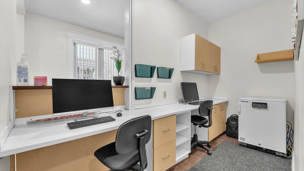 More Photos Of 512 Oxford St E, London Medical For Sale