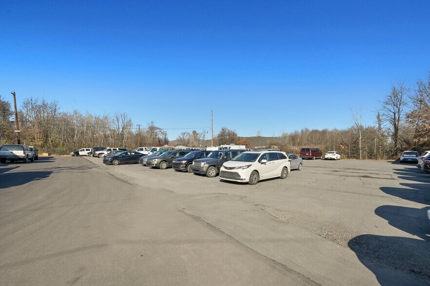 More Photos Of 717-719 Capouse Ave, Scranton Manufacturing For Lease