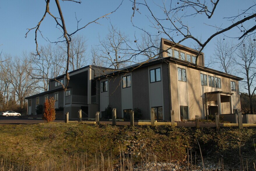 More Photos Of 102 Memorial Dr, Schwenksville Medical For Sale