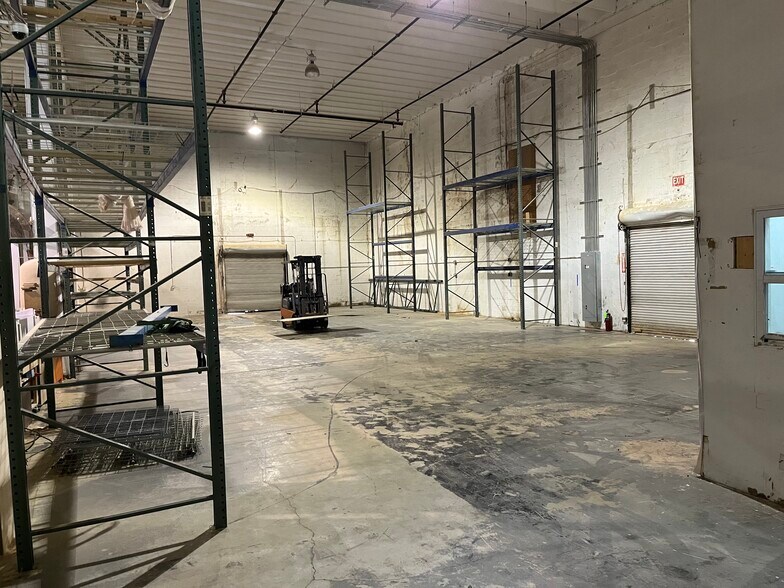 More Photos Of 160 NW 16th St, Boca Raton Warehouse For Lease