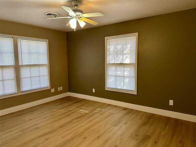 More Photos Of 503 Bolivar St, Denton Freestanding For Sale