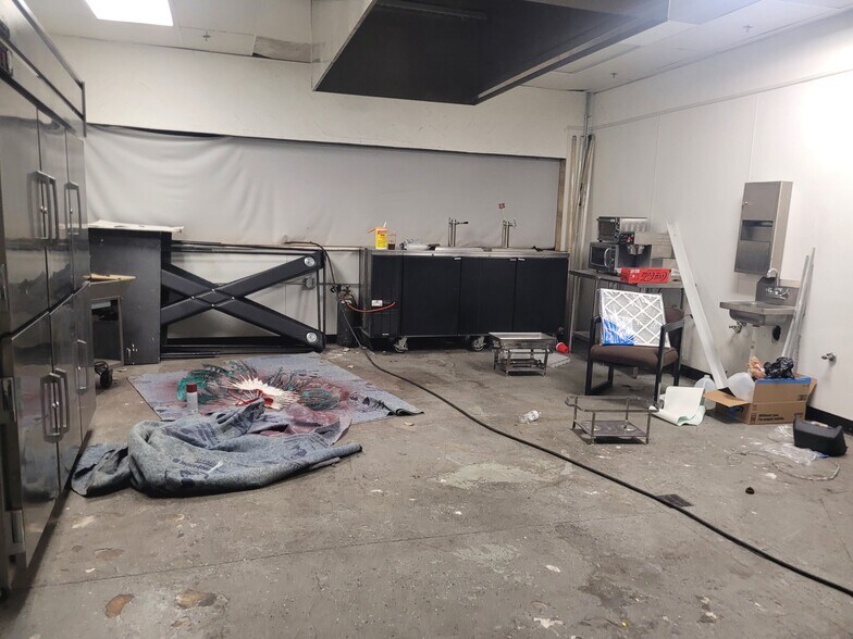 More Photos Of 953 E Sahara Ave, Las Vegas Storefront For Sale