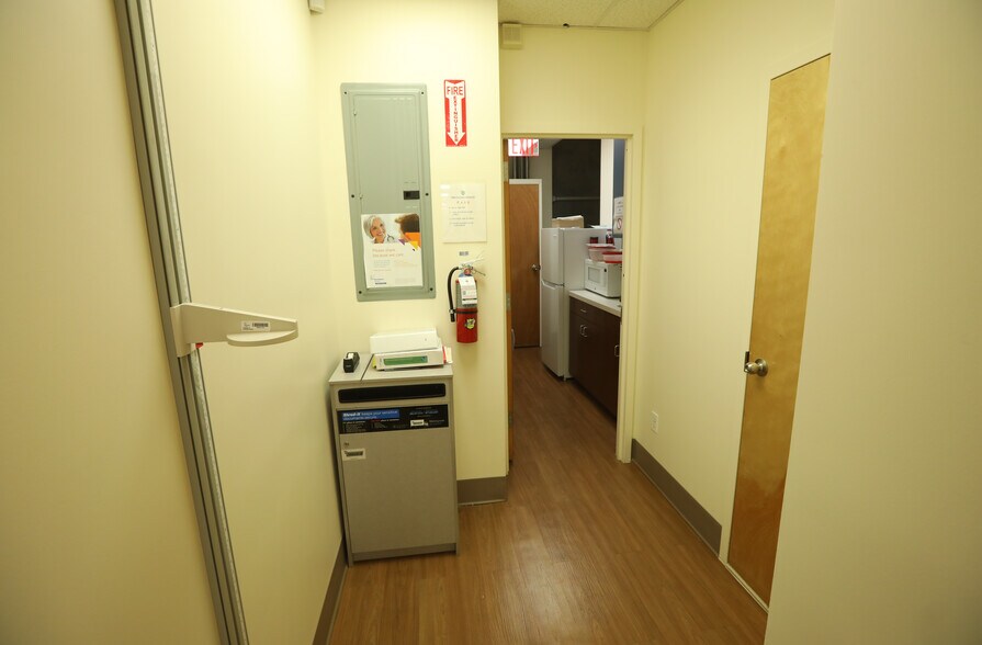 More Photos Of 211-20 Union Tpke, Oakland Gardens Storefront Retail Office For Sale