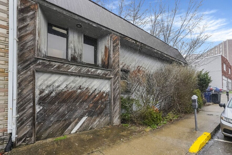 More Photos Of 72 W Union St, Athens Flex For Sale