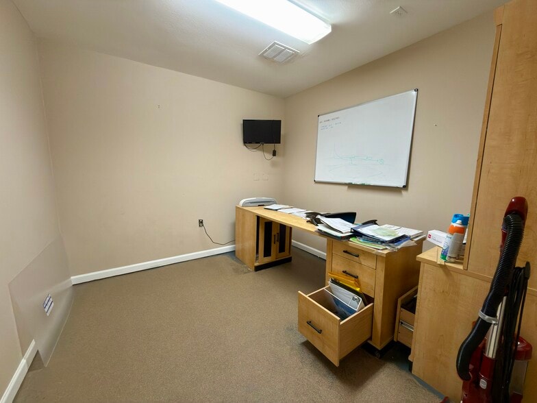 More Photos Of 4400 Poche Ct W, New Orleans Light Manufacturing For Sale