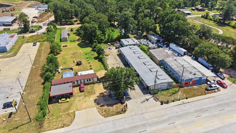 More Photos Of 12210 Highway 105 E, Conroe Warehouse For Lease