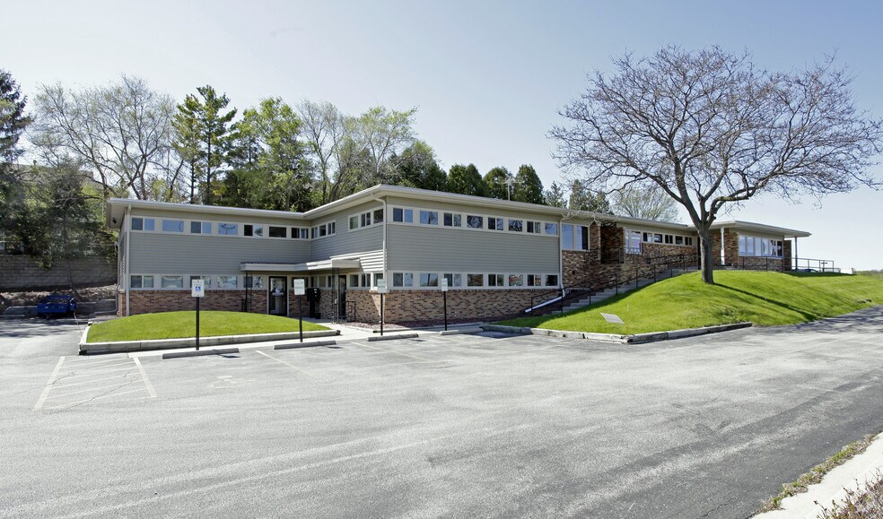 Primary Photo Of N84W15787 Menomonee Ave, Menomonee Falls Office For Lease