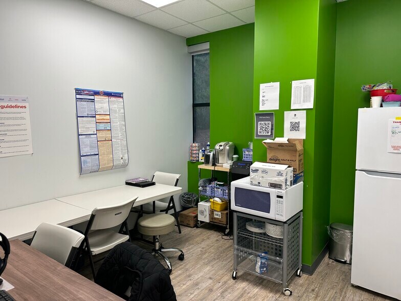 More Photos Of 850-852 Perry Rd, Apex Medical For Lease